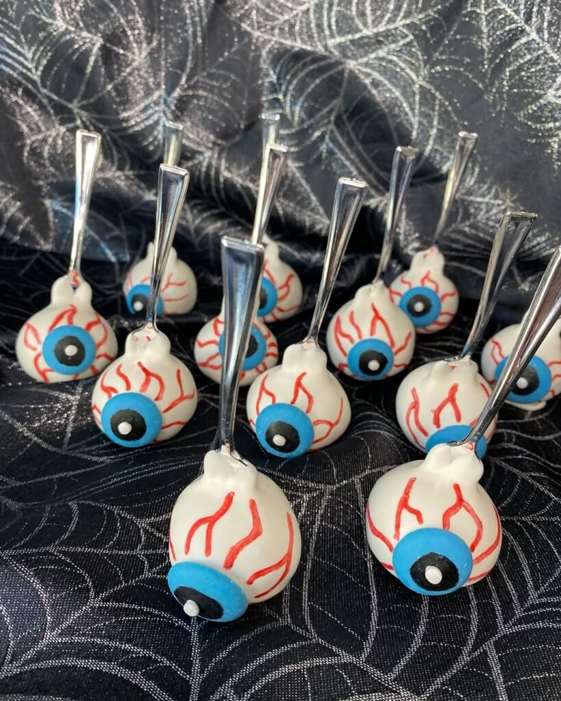 12 Best Halloween Desserts 5 eyecakepops corrected